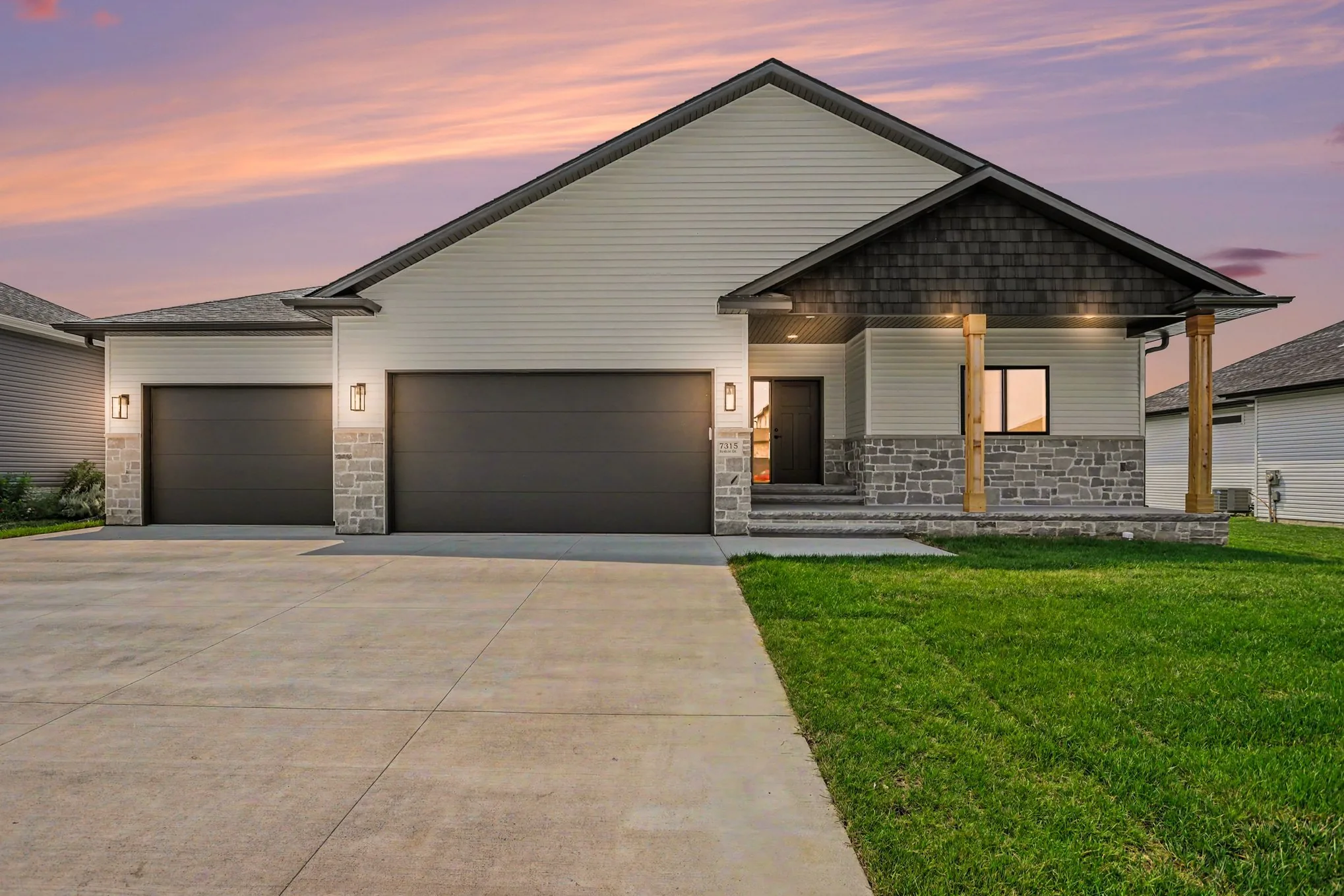7315 Isidore Dr, Lincoln NE - photo 1 of 42